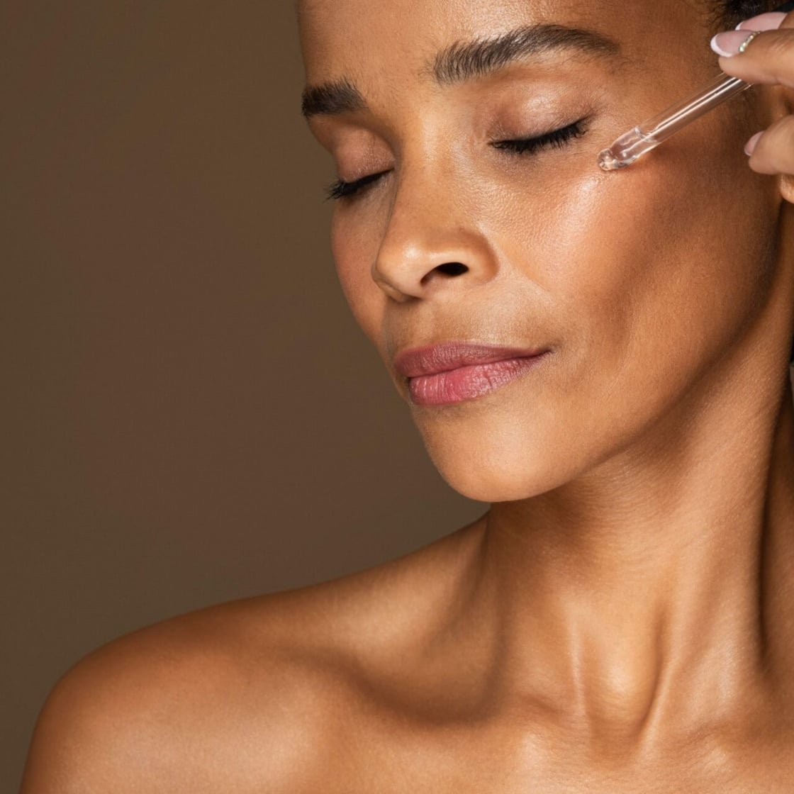 How alcohol affects skin