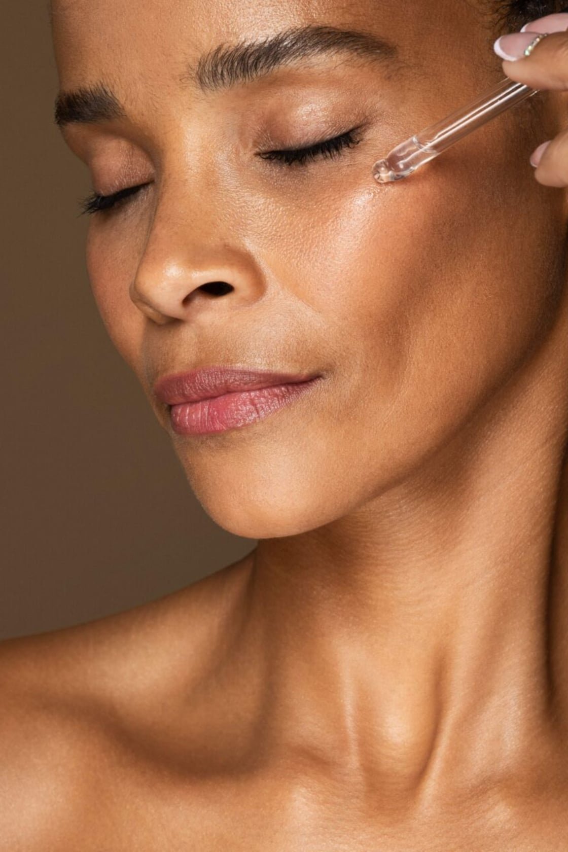 How alcohol affects skin