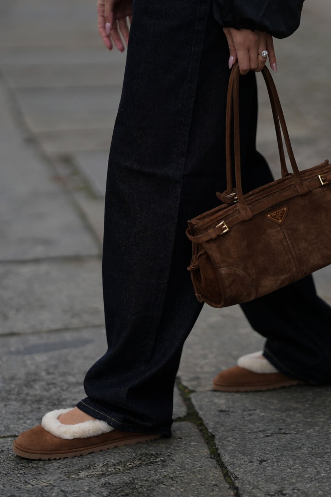 Street style wearing Uggs