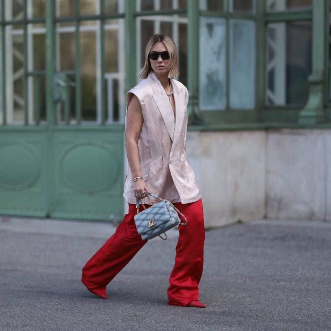 red shoes red trousers pink vest