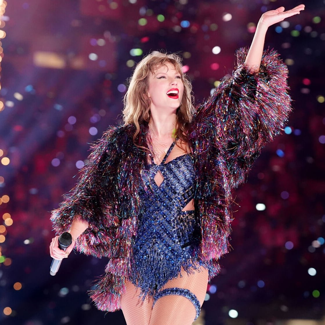 Taylor Swift red lipstick