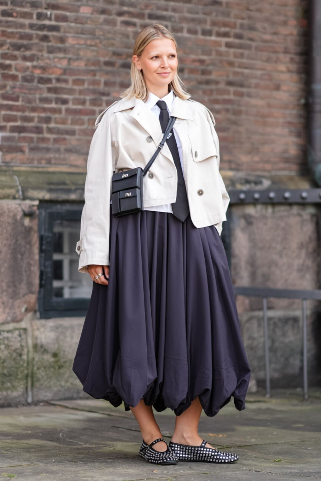 Street style wearing bubble skirt