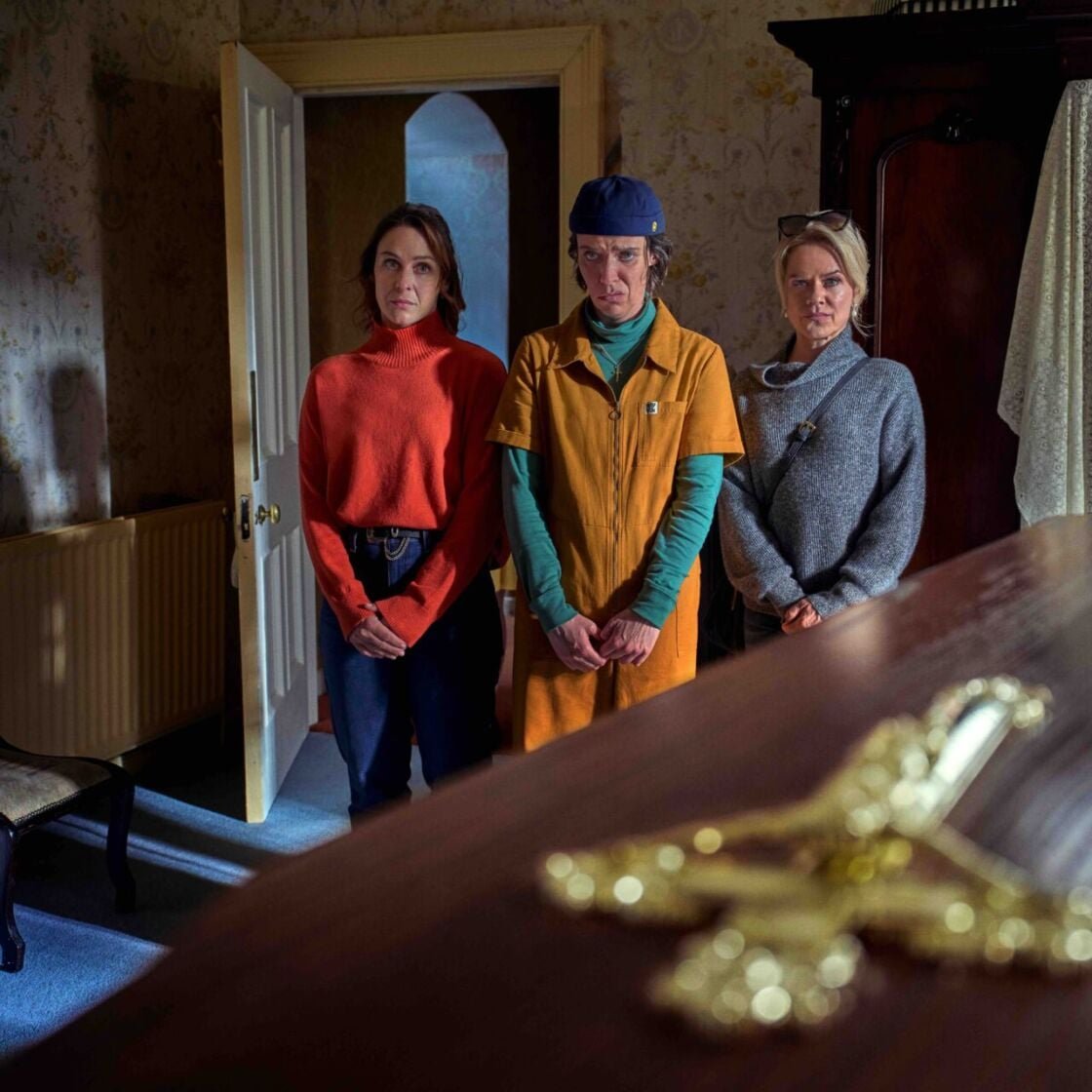 How To Get To Heaven From Belfast Season 1. Roisin Gallagher as Saoirse Shaw, Caoilfhionn Dunne as Dara Friel, Sinead Keenan as Robyn Winters Cr. Christopher Barr/Netflix
